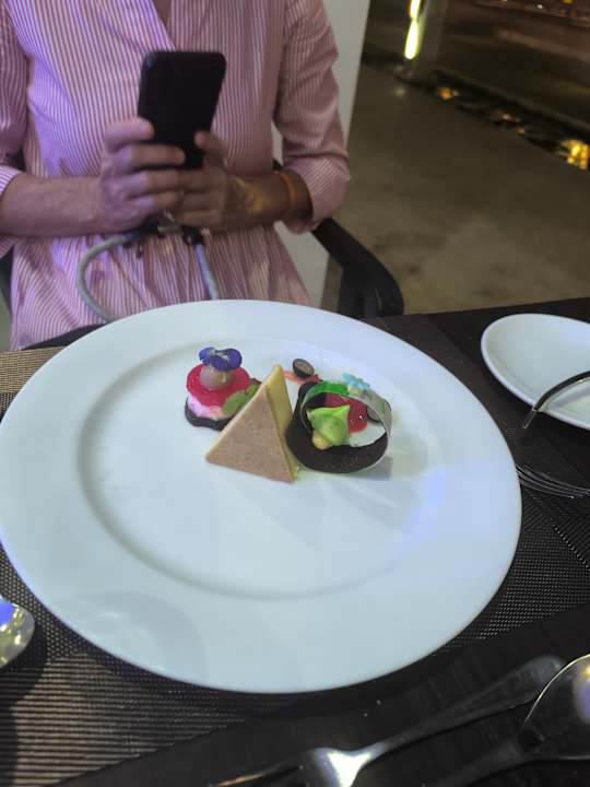 Gastro Suriya Resort