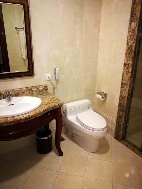 Bad sehr gepflegt Golden Rice Hotel