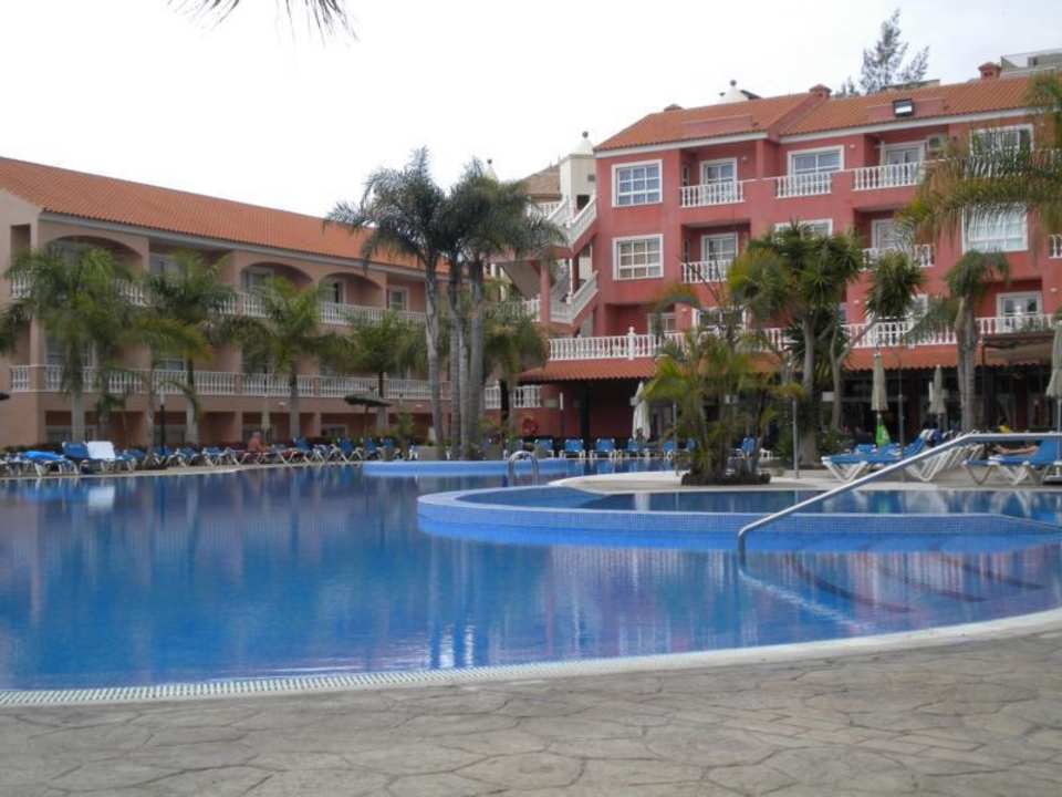 Der große Pool Hotel El Duque