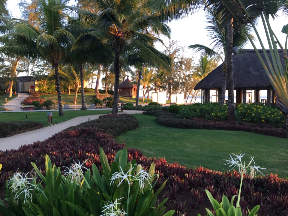 Gartenanlage Outrigger Mauritius Beach Resort