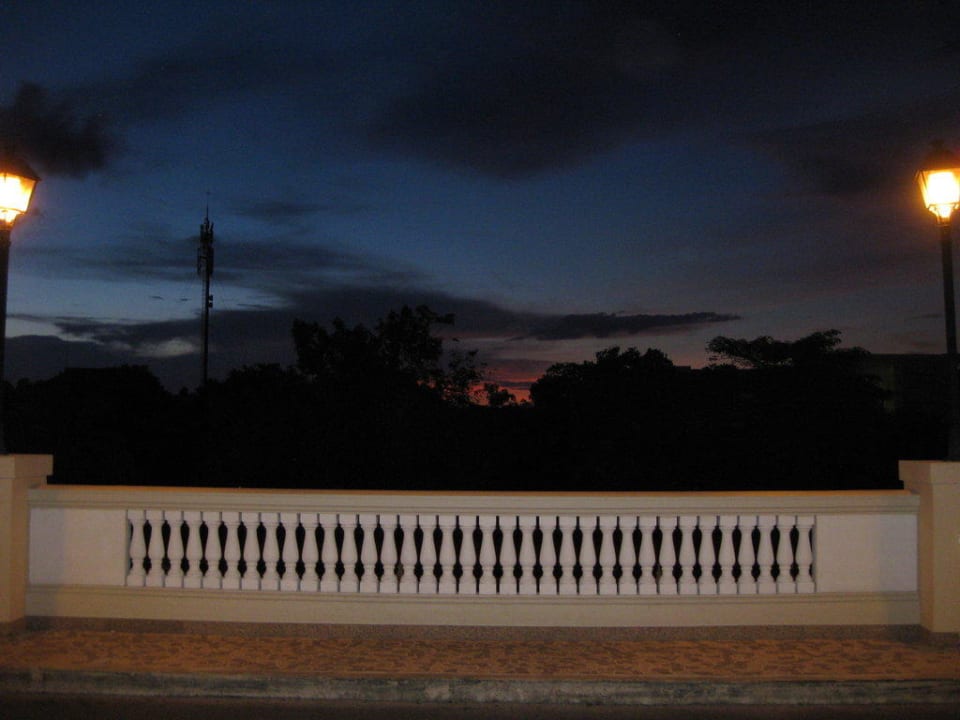 Sonnenuntergang vorm Hoteleingang Hotel Riu Palace Riviera Maya