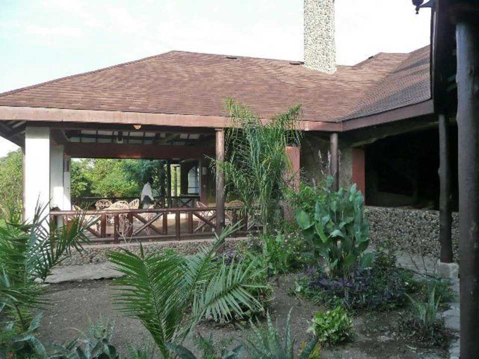 Außenansicht des Hauptgebäudes Mara Leisure Camp