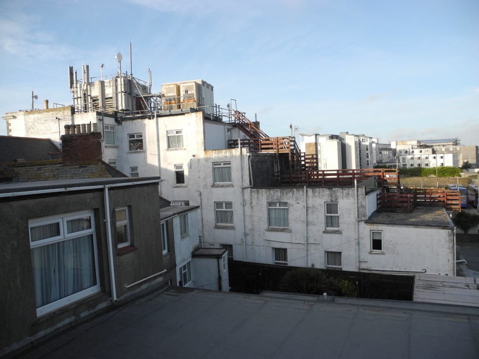 Vom Zimmerfenster zur Rückseite, recht trostlos Hotel Bristol