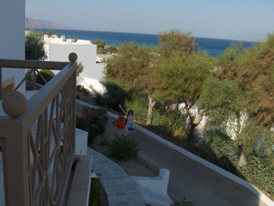 Blick auf Strasse zum Hotel Lagas Aegean Village