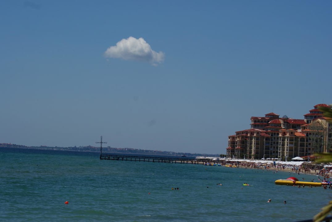 Widok na hotel Andalucia Beach Hotel & Residence