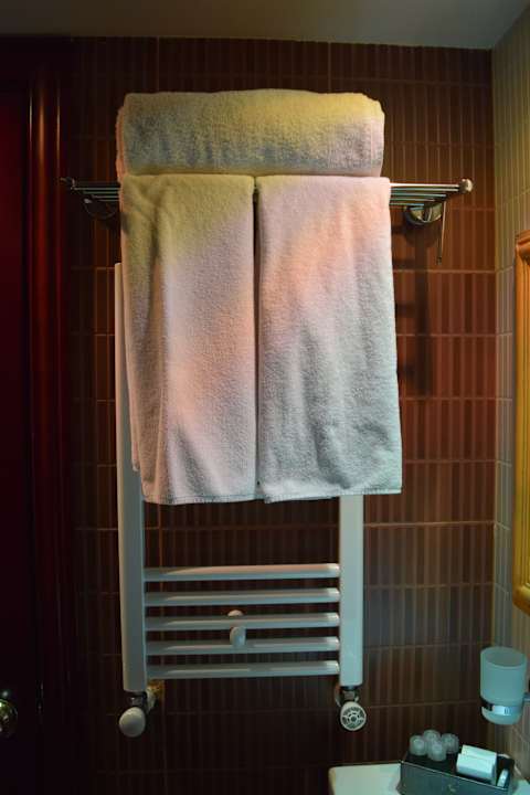 Handtuch-Wärmer im Badezimmer Hotel & Spa Borjomi Palace