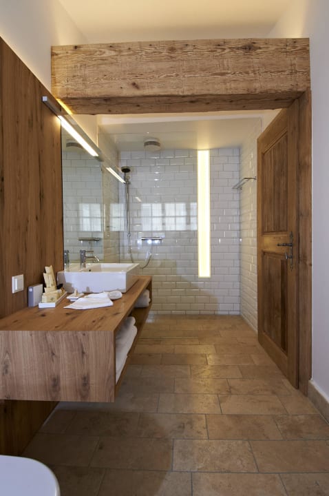 Zimmer 200 Badezimmer Hotel Landhaus Moserhof