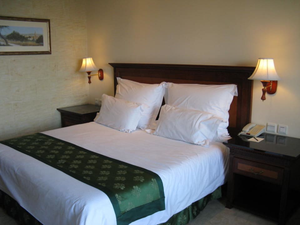 Super Bett im Superior-Zimmer Grand Hotel Gozo
