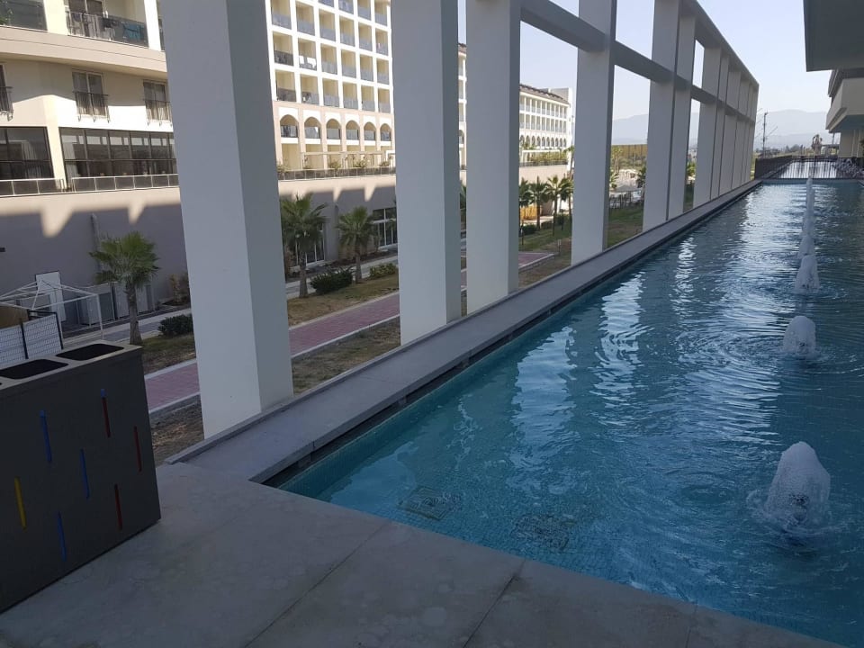 Der tolle Swimup Pool . Es gibt nur ein paar Zimmer Riolavitas Resort & Spa