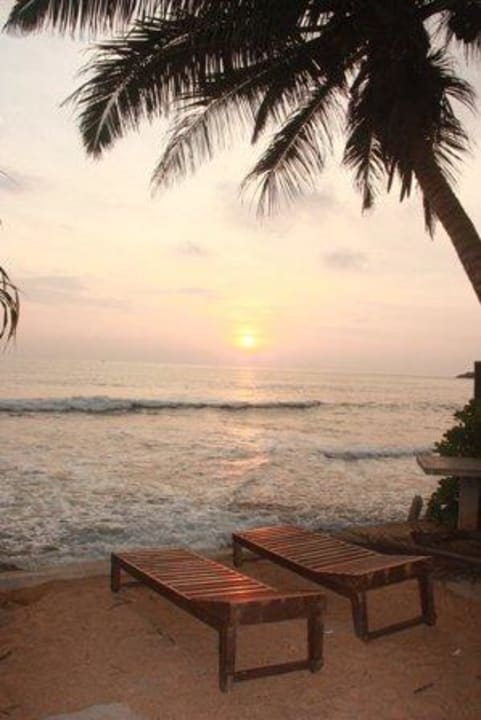 Beach relaxing  Hotel Time & Tide Beach Resort