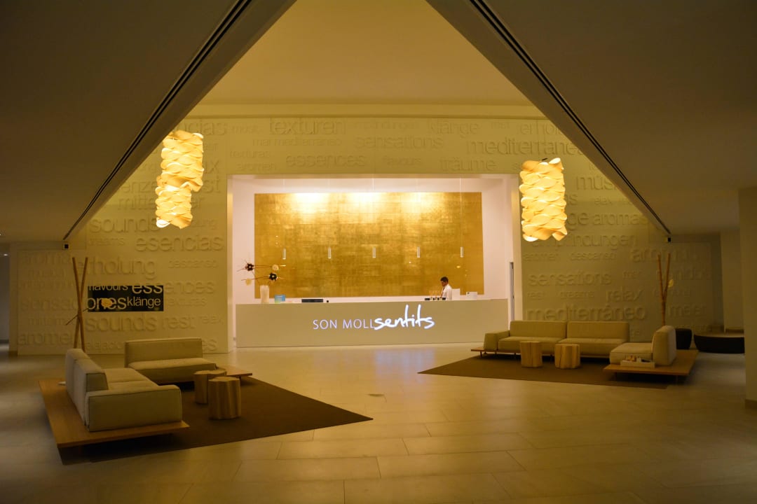 Lobby und Rezeption am Abend Son Moll Sentits Hotel & Spa