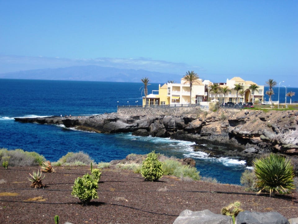 Blick zur felsigen Badebucht Bahia Principe Sunlight Costa Adeje