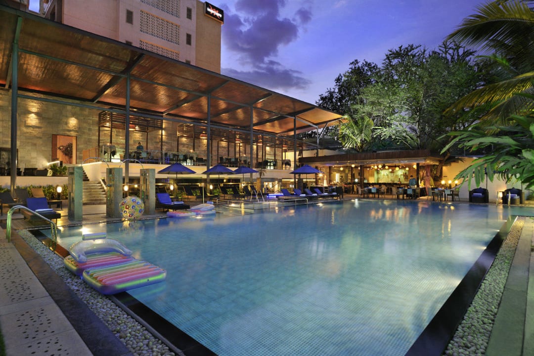 Swimming Pool Hotel Grand Mercure Bangalore