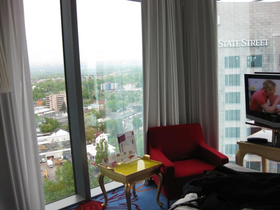 Doppelzimmer (Eckzimmer) 16. Etage Radisson Blu Hotel Frankfurt