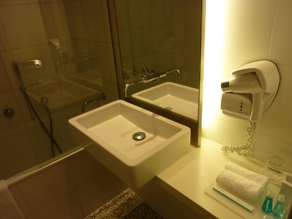 Kleines Bad/Superiorzimmer Hotel Beau Rivage