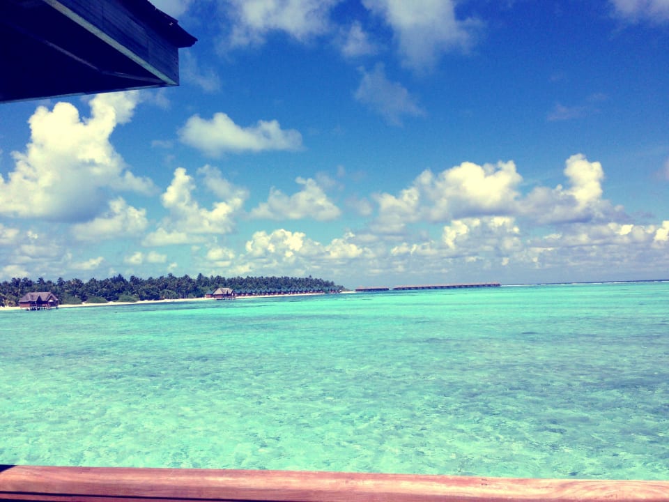 Ausblick aus unserer Water Villa Meeru Maldives Resort Island