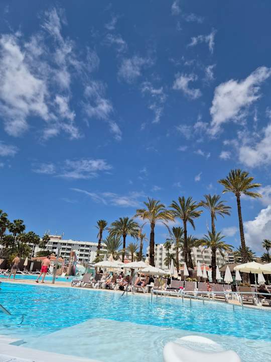 Pool HL Miraflor Suites Hotel