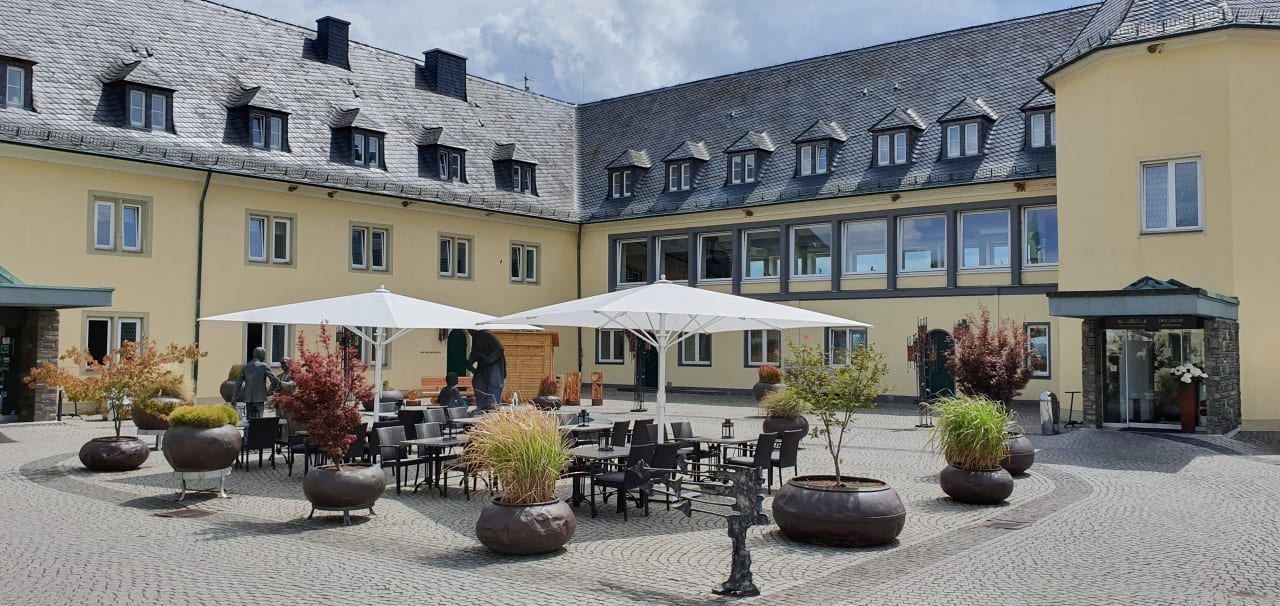Außenansicht Hotel Klostergut Jakobsberg