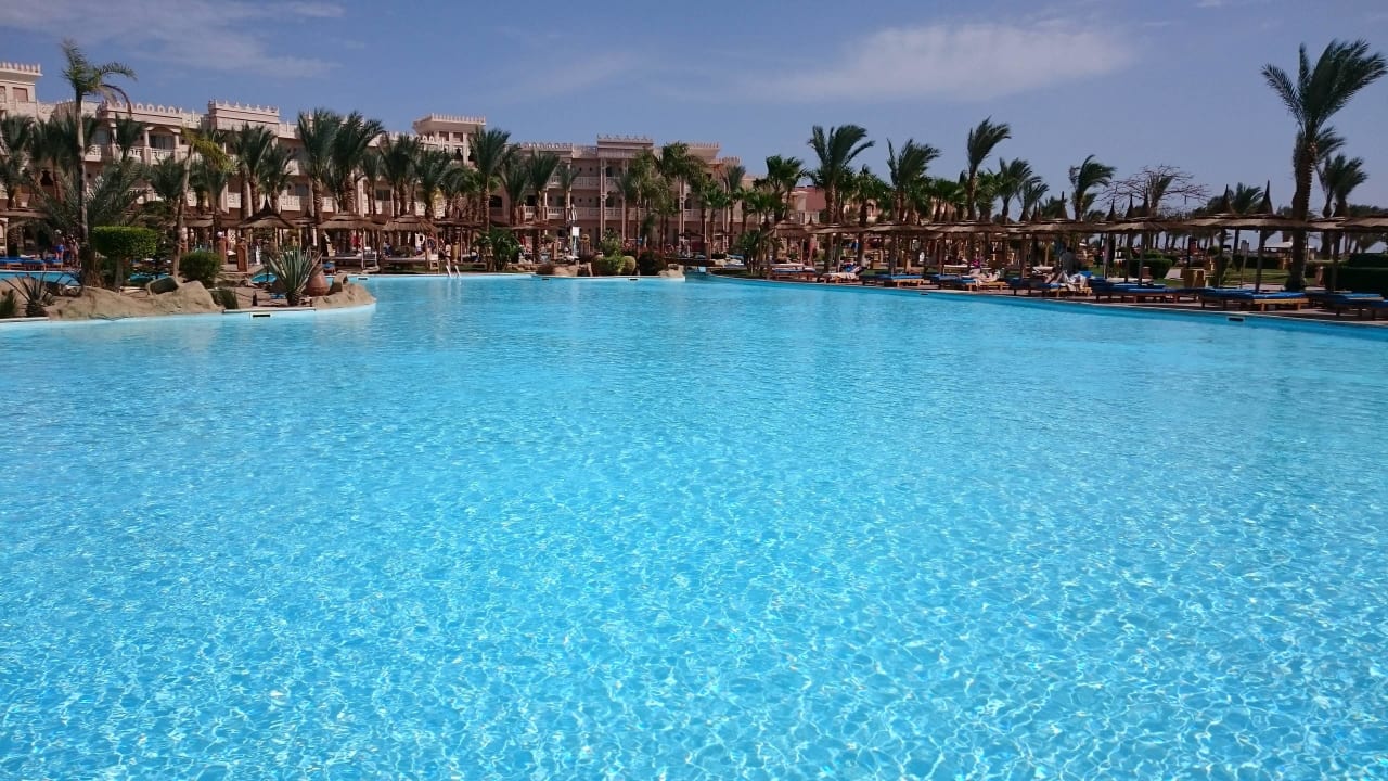 Riesiger pool Pickalbatros Palace Resort