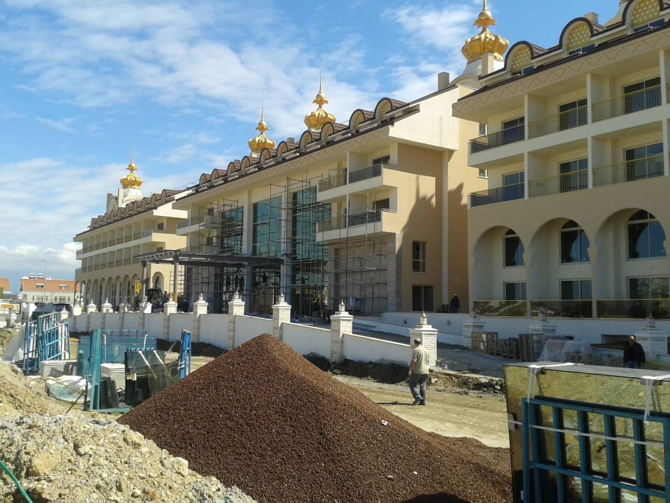 Dreckhaufen an jeder Ecke Well Palace Side