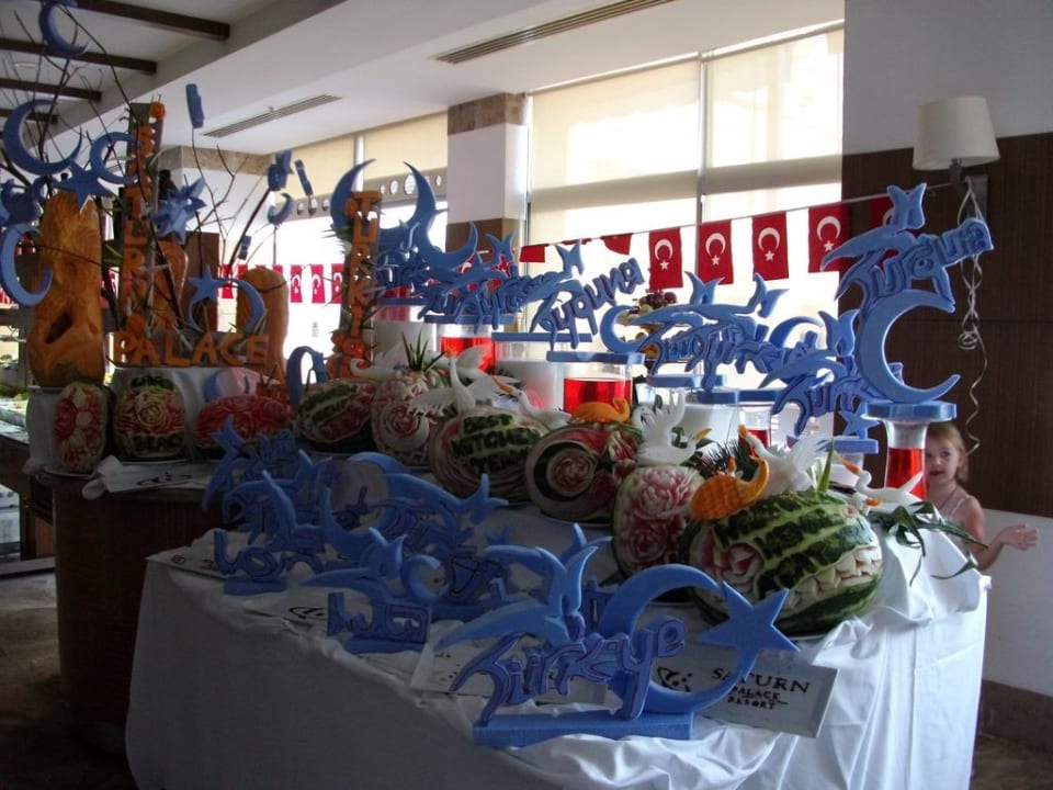 Büffet Lovenight Saturn Palace Resort Hotel