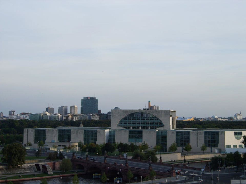 Aussicht vom Hoteldach MEININGER Hotel Berlin Hauptbahnhof