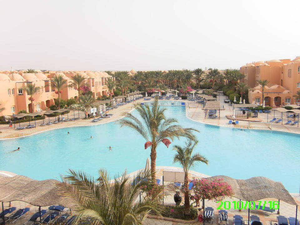 Der Ausblick von unserem Zimmer auf den Pool Jaz Makadi Oasis Resort