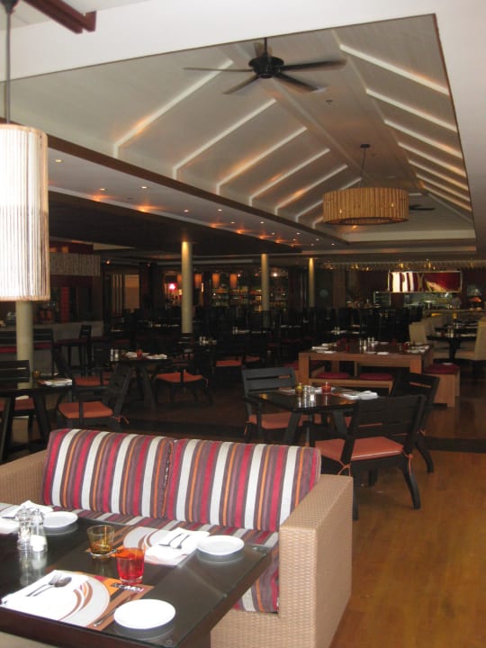 Restaurant Holiday Inn Resort Phuket Surin Beach by IHG