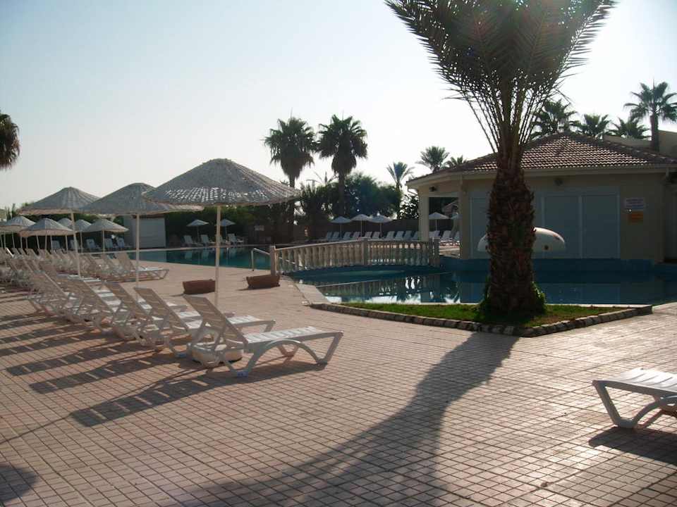 Eins von drei Pools Oscar Resort Hotel