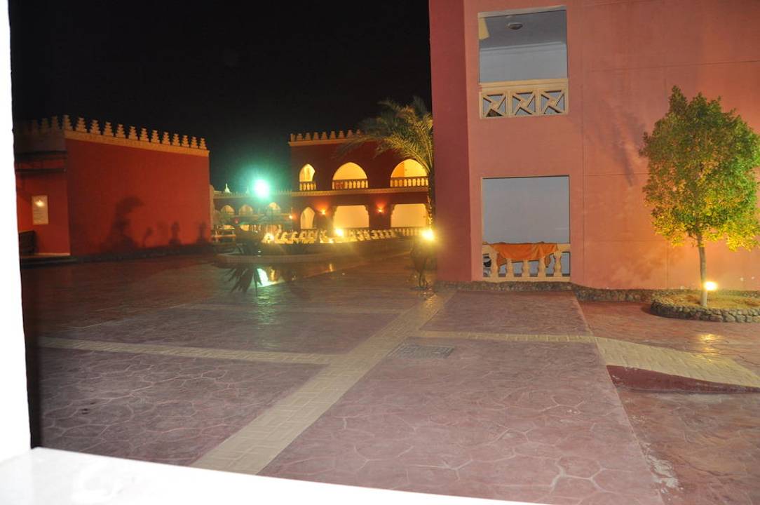 Widok z tarasu Pickalbatros Alf Leila Wa Leila Resort - Neverland Hurghada