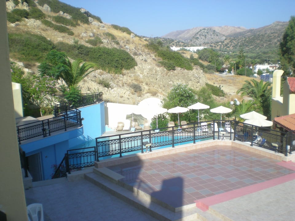 Ausblick vom Balkon auf den Pool Hotel Melissa
