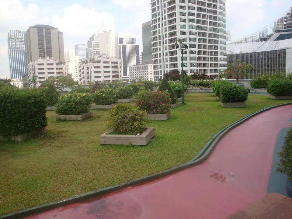 Grünanlage im 4.Stock The Athenee Hotel, a Luxury Collection Hotel, Bangkok