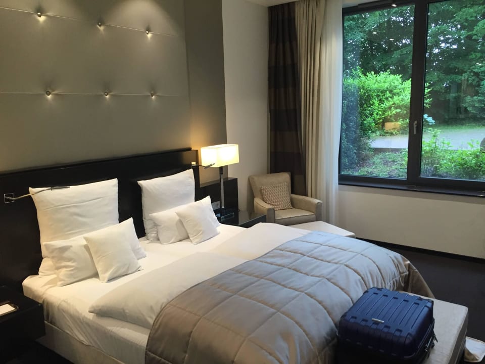 Zimmer vom Eingangsbereich Relais & Châteaux Hotel Burg Schwarzenstein