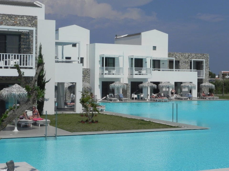 Blick von der Bar zur Poolanlage Diamond Deluxe Hotel & SPA