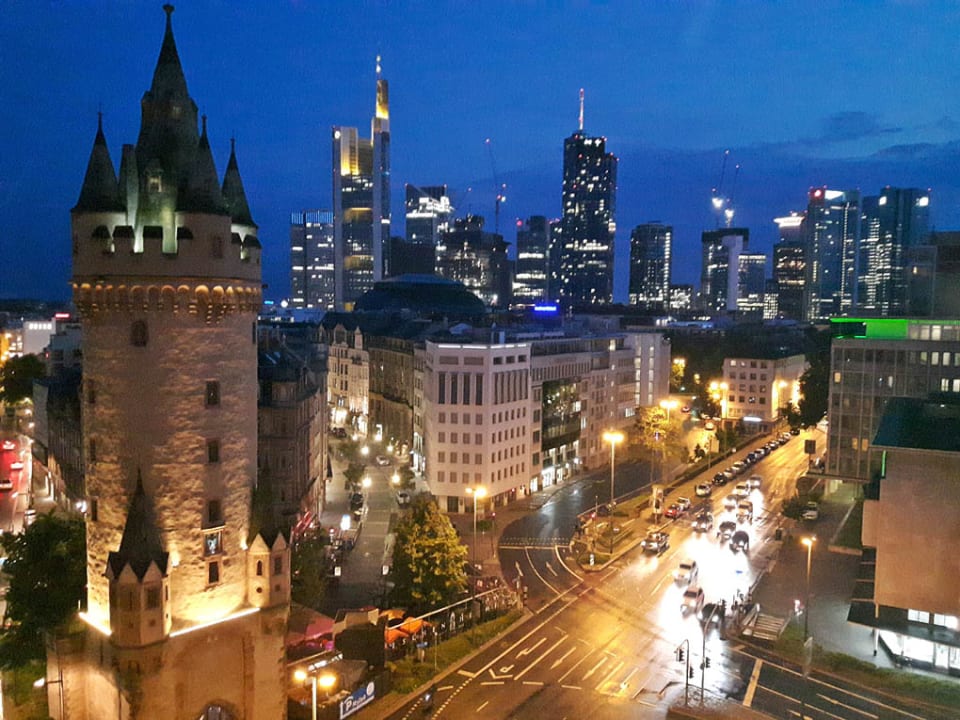 Ausblick bei Nacht Flemings Selection Hotel Frankfurt-City