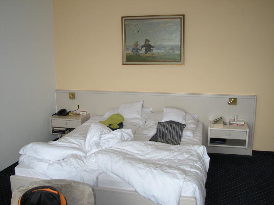 Bett nebst Schauerbild Terrassenhotel Weißhaar