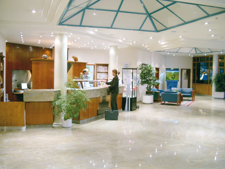 Lobby H+ Hotel Stuttgart Herrenberg