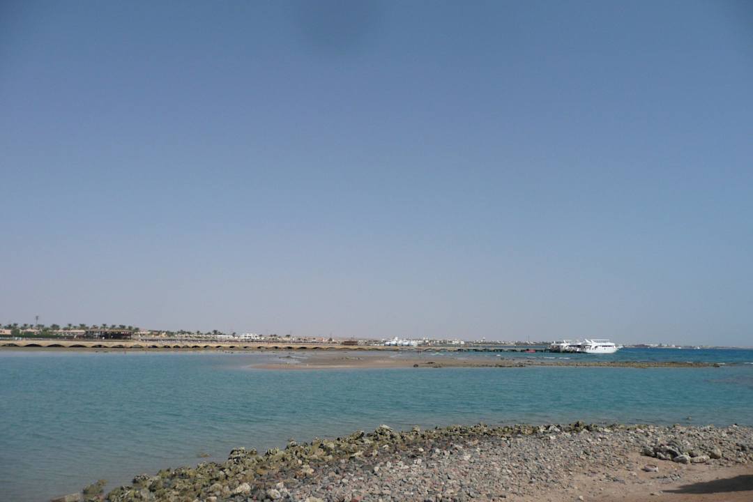 Sicht zur kleinen Insel Pickalbatros Alf Leila Wa Leila Resort - Neverland Hurghada