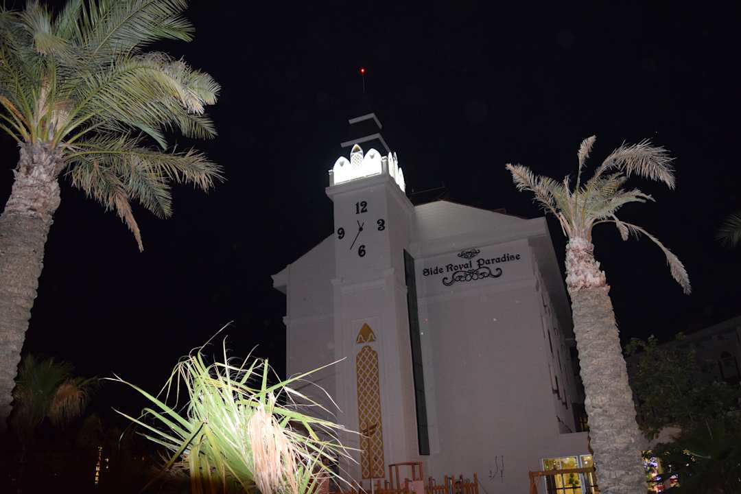 Hotel bei Nacht Side Royal Paradise Hotel