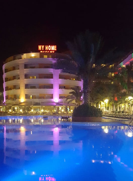 Poolanlage Nachts My Home Resort