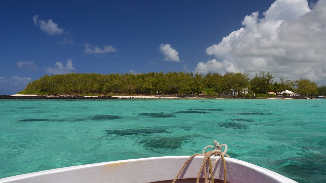 Sieht auf die nachbarn Insel Le Peninsula Bay Beach Resort & Spa