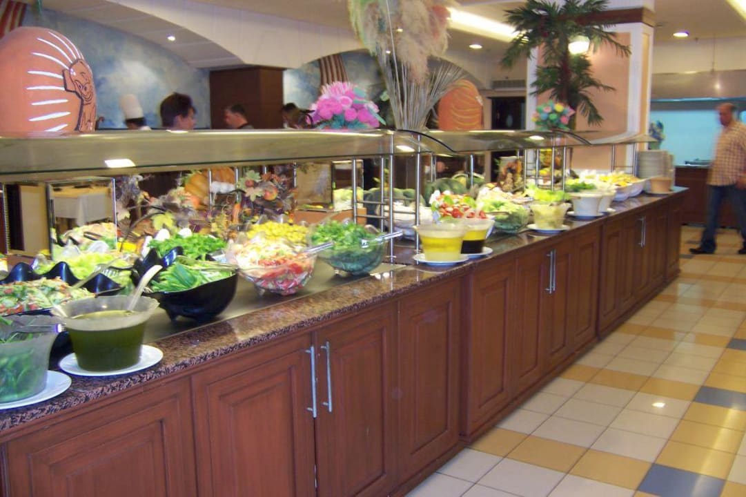 Eins der reichhaltigen Buffets Insula Resort & Spa