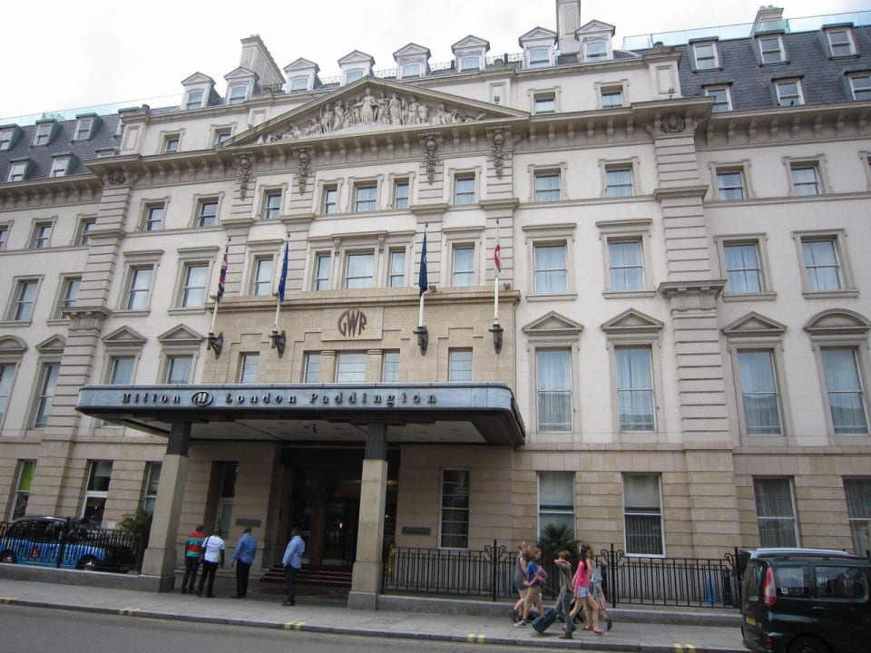 Entrance Hilton London Paddington