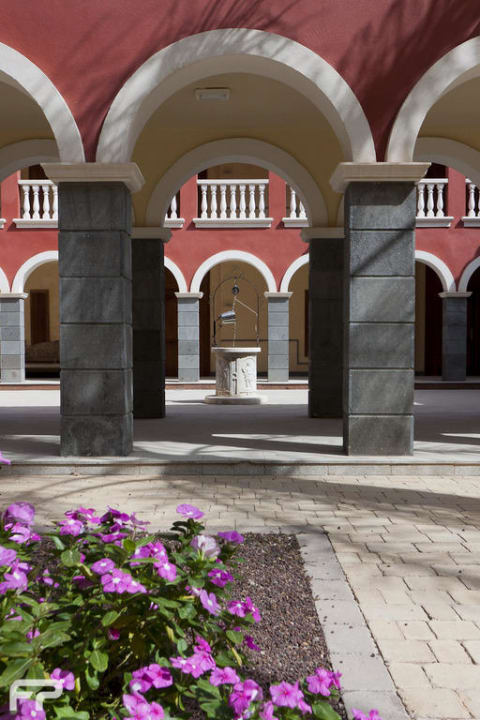 Innenhof mit Brunnen R2 Rio Calma Hotel & Spa & Conference