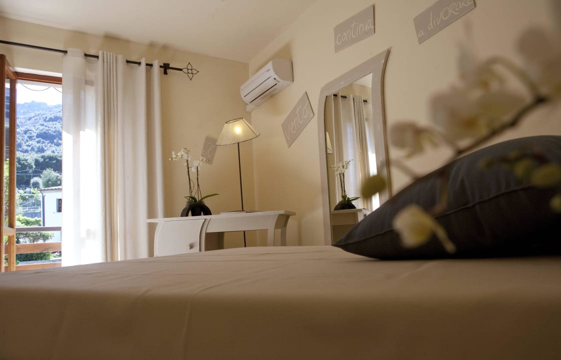 Poetisches Dreibettzimmer Hotel Cernia Isola Botanica