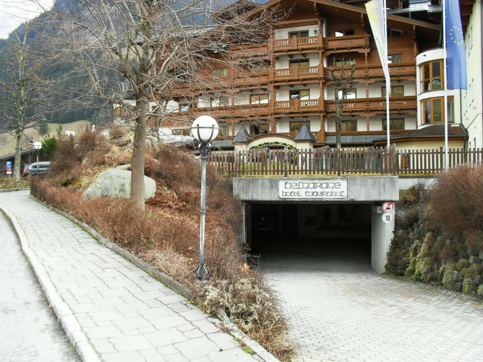 Zum Hotel gehörige Tiefgarage Hotel Tauernhof