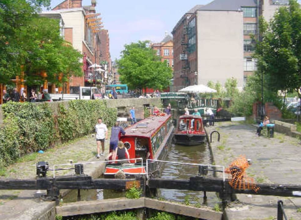 The canal Le Villé Hotel