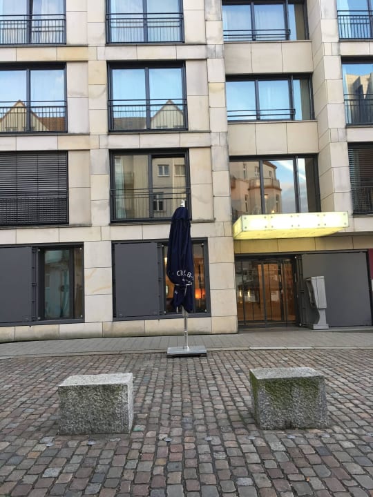 Blick auf Hoteleingang Clipper Boardinghouse Hamburg-Holzhafen