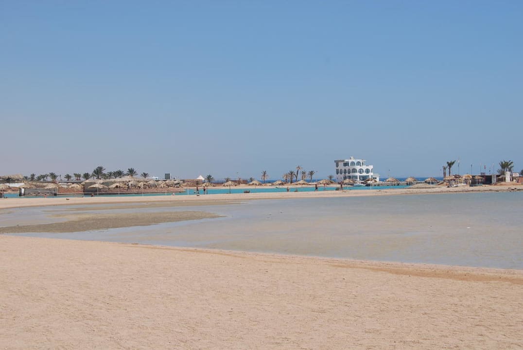Widok na zatoczkę hotelu Reemyvera JAZ Aquamarine Resort