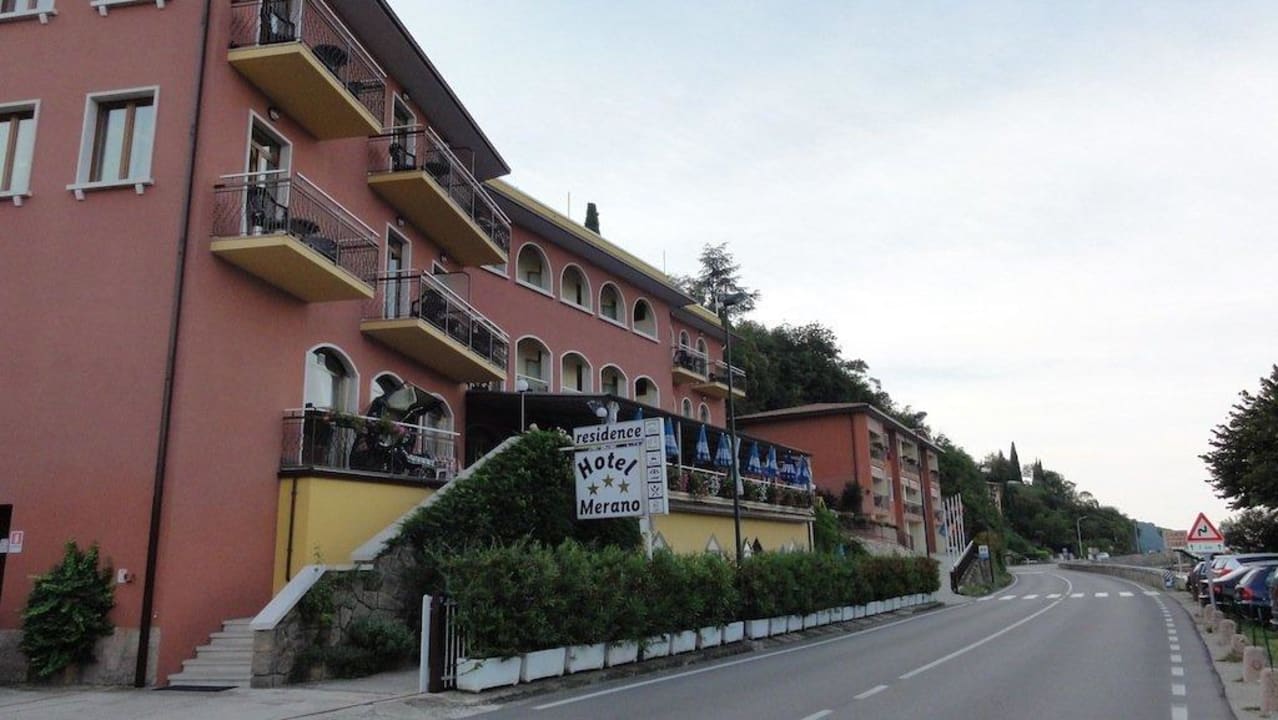 Hoteleingang Hotel Merano